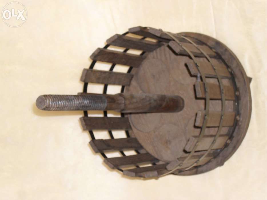 Porta garrafas em madeira