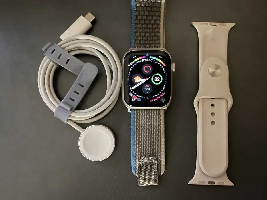 その他 Apple Watch Apple Watch SE（GPS + Cellularモデル）- 44mmスターライト