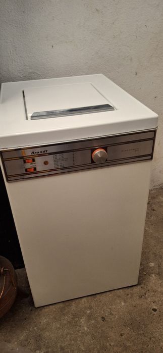 Venda de Garagem em Lote