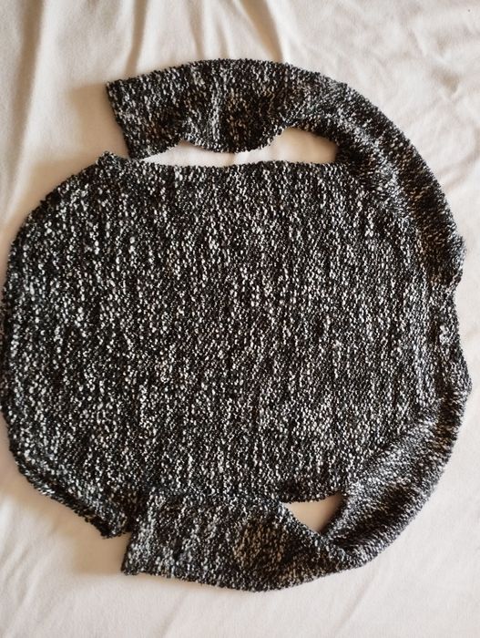 Sweter z błyszczącą nitką