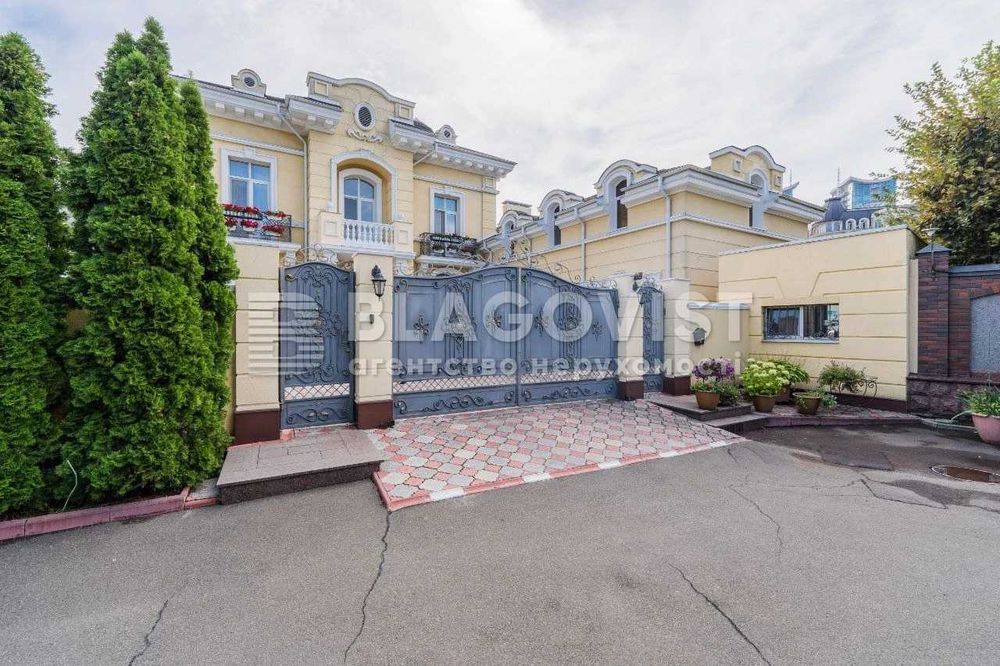 Престижный особняк в элитном районе с видом на Ботанический сад!