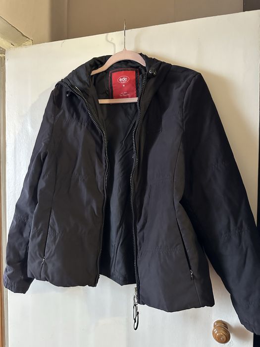 Продам джинсовку і легкі куртки