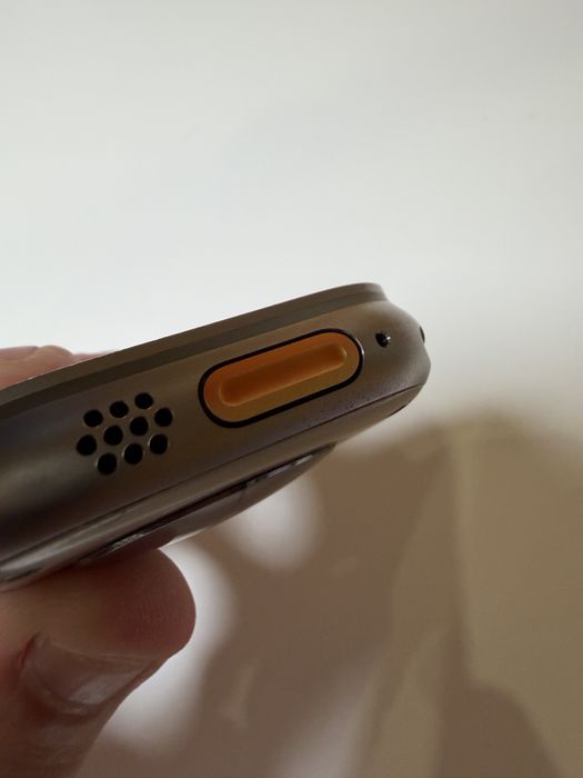 Apple Watch Ultra 2 Titanium GPS + Milanese Loop Titanium