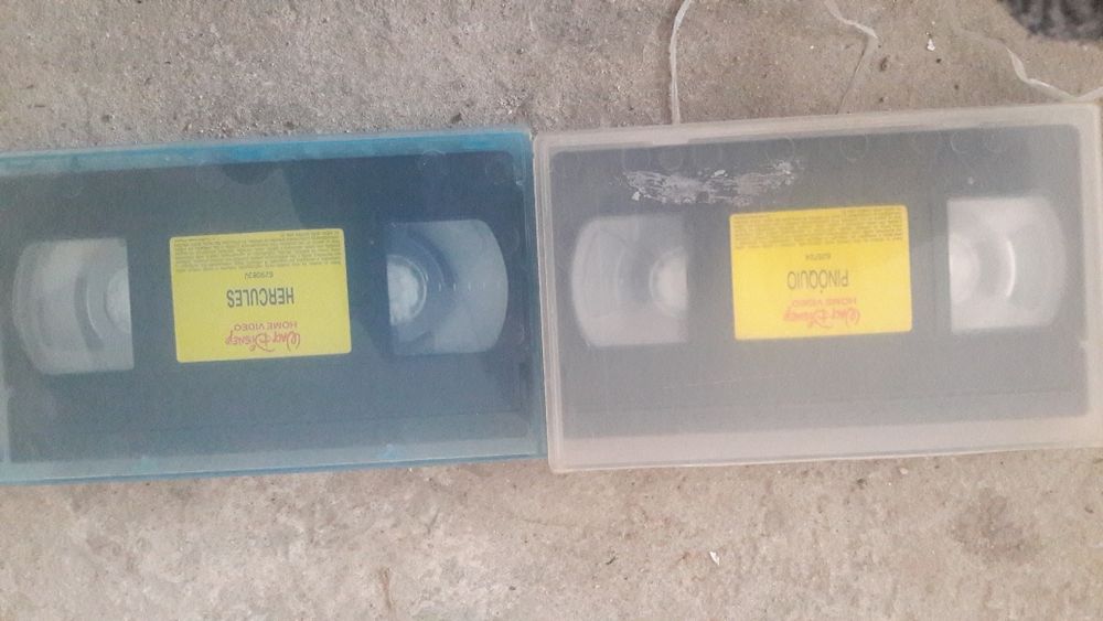 Vendo vhs a 1€ cada uma desenhos animados ler descrição
