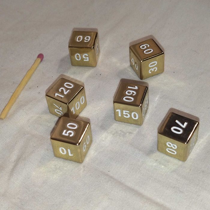 Золотисті металеві кубики-лічильники втрат для гри Pokémon TCG