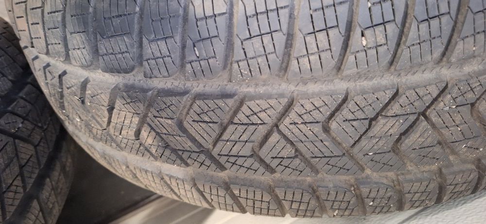 Zimowe koła VW Tiguan 215x65x17 czujniki TPMS