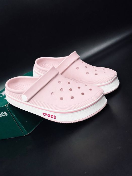 Рожеві крокси • новинка 2026 • купить крокси • Crocs женські для вулиці і дому • якісні зручні крокси • ніжно рожеві тапки жіночі