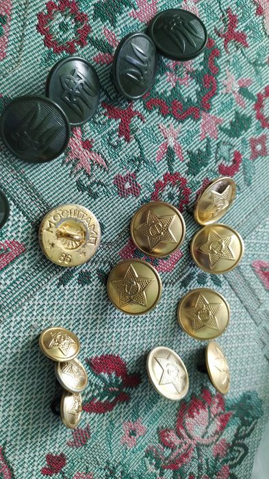 Пуговицы с трезубецем и со звездой