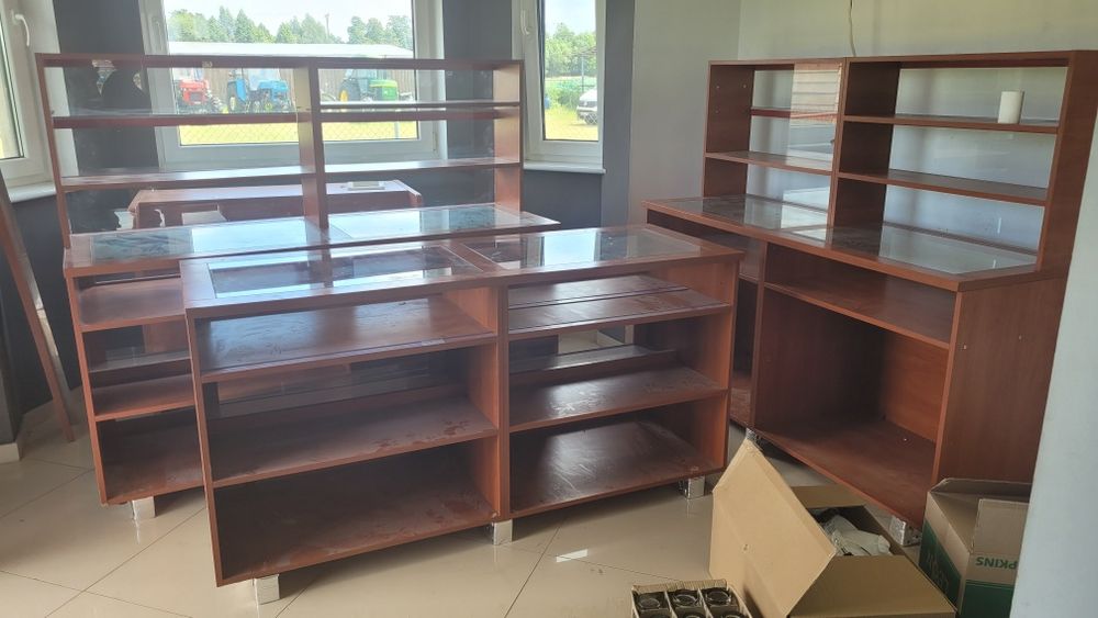 Lady sklepowe przeszklone