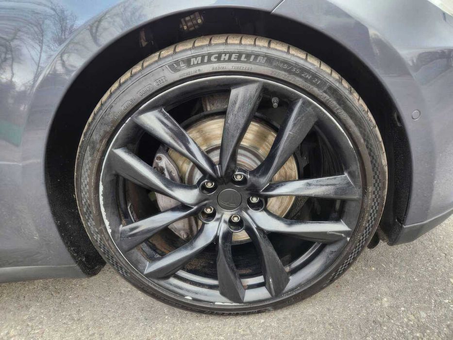 Tesla Model S      2016