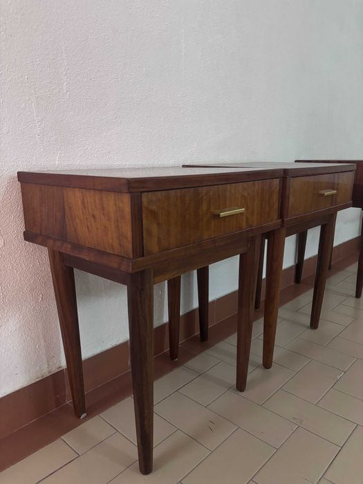 Par de Mesas de Cabeceira Vintage - Estilo Mid-Century Modern