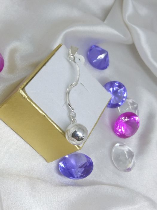 Piękny srebrny wisiorek kulka, srebro 925