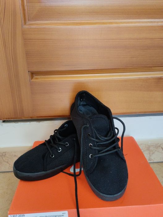 Trampki czarne r. 35