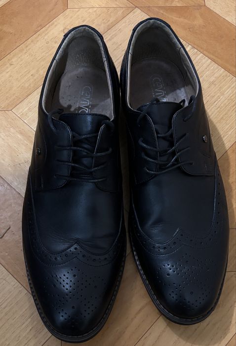 Продам туфли кожаные фирмы CEVIVO 44 размер