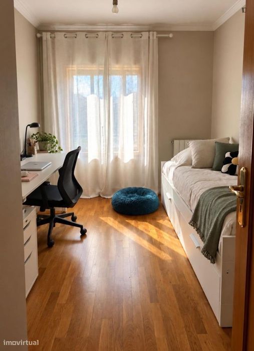 Quarto - localizado em Canidelo Porto
