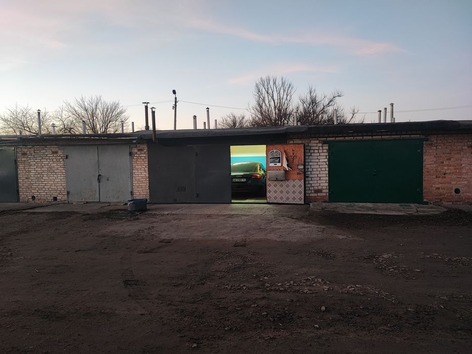 Продам большой хороший гараж на ПХЗ за 6 школой после капитального рем