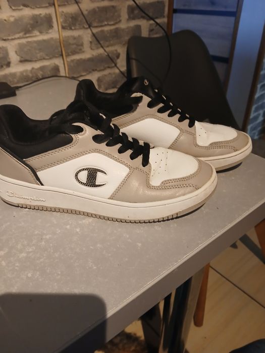 Sprzedam buty champion
