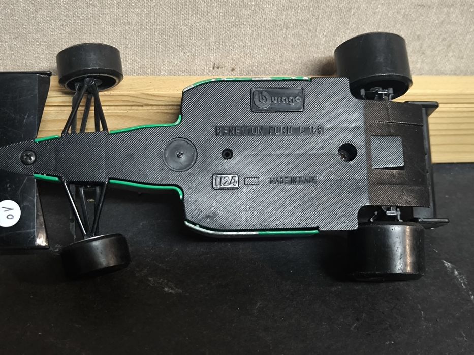 Carro de Corrida SANYO
Miniatura de carro de corrida com detalhes de p