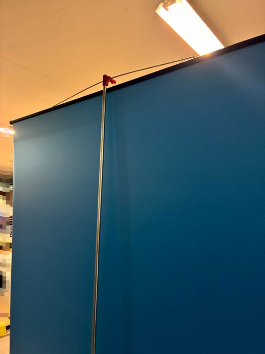 Tela de Projeção de Grandes Dimensões - 150 x 150 cm - Qtd. 1 Und.