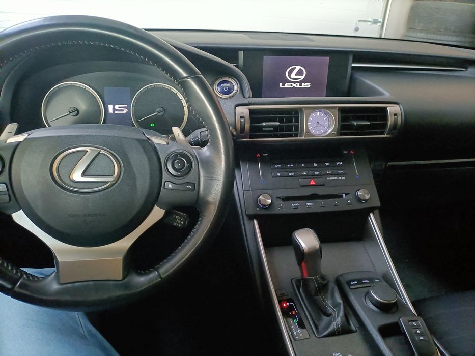 Vendo Lexus IS300h