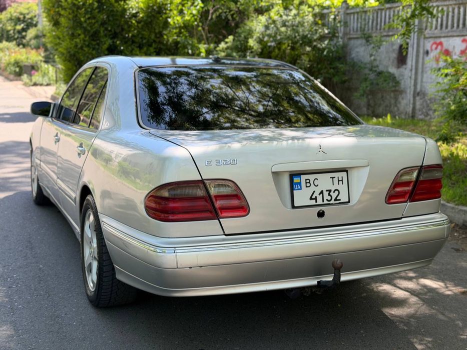 Продам Mercedes-Benz W210 E320 2001 року.