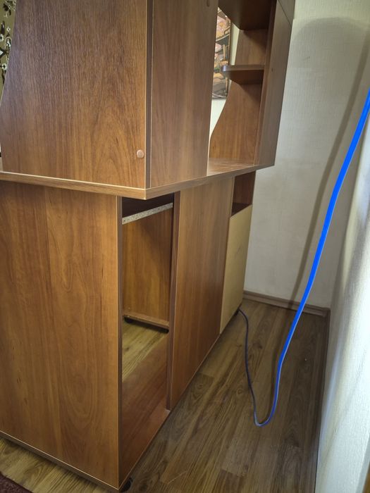 Комп'ютерний стіл