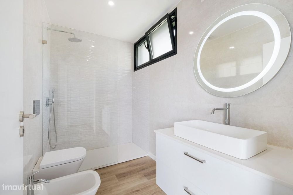 Moradia Geminada T3 + 1 com piscina, São Miguel das Encostas...