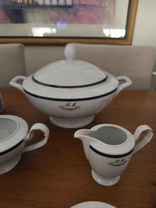Conjunto porcelana da marca Graf Von Hennerberg