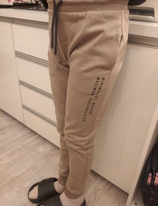 Kremowe dresy dziecięce