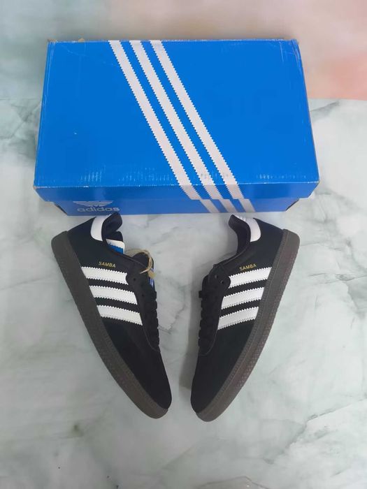 Czarne adidasy w rozmiarze 38