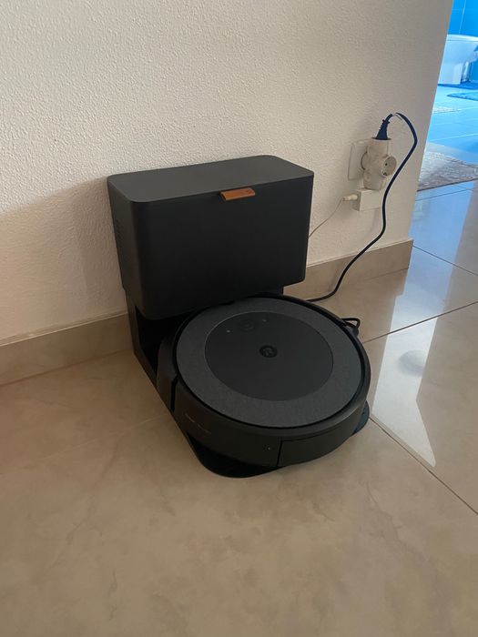 iRobot Roomba i5+ com base + extras