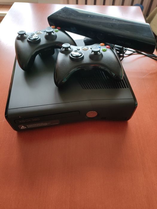 XBOX 360 320GB +Kinect + Dwa pady