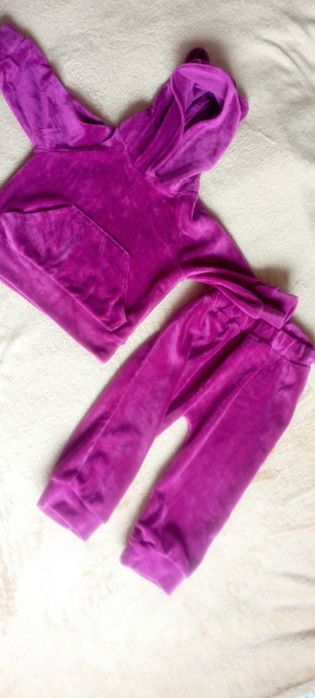 Велюровий костюмчик для дівчинки