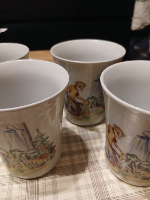 Kubki porcelanowe pieknie ilustrowane