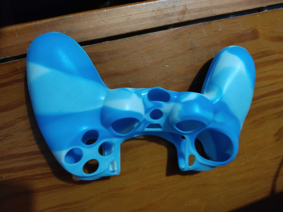 Capa para comando PS4 (tenho 2 iguais) Aceito Troca64751158475265122