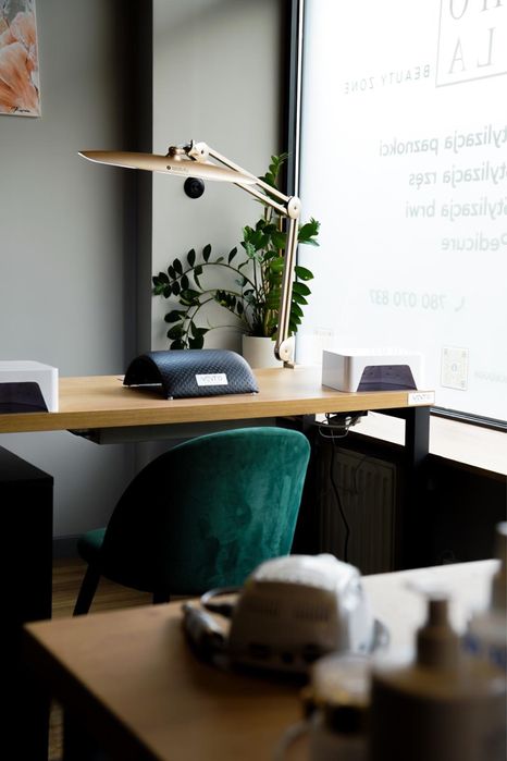 Podnajem stanowiska do manicure