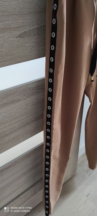 Spodnie karmelowe z lampasem