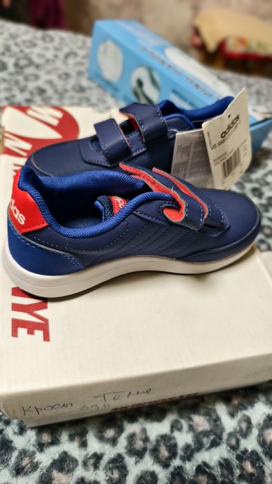 Продам дитячі нові кросівки Adidas
