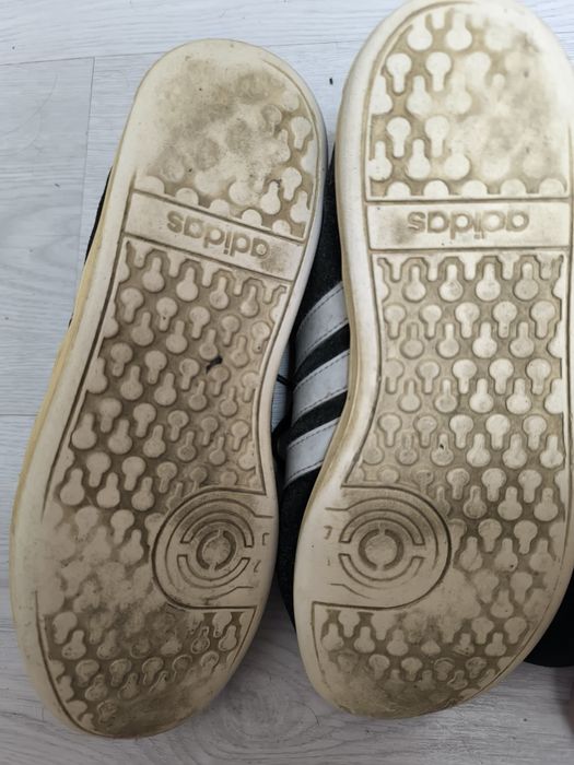 Adidas preto em estado satisfatório