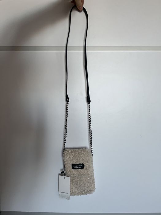 Pokrowiec na telefon stradivarius