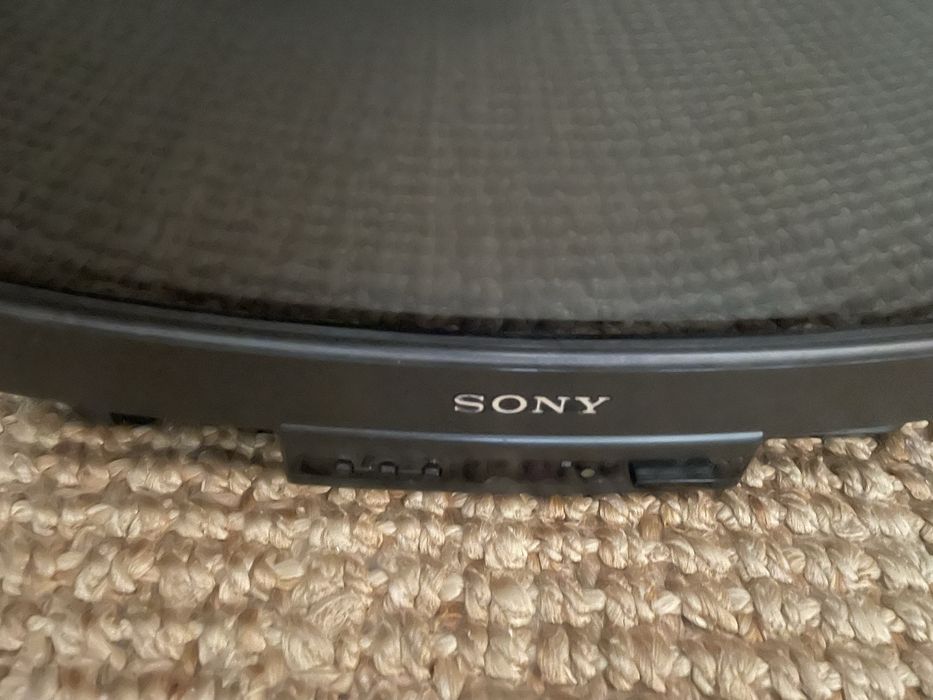 Televisor a funcionar Sony com comando incluido