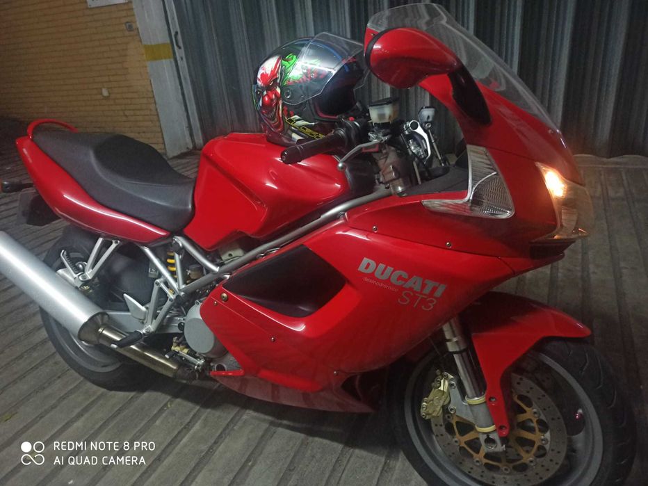 Ducati ST3 em bom estado