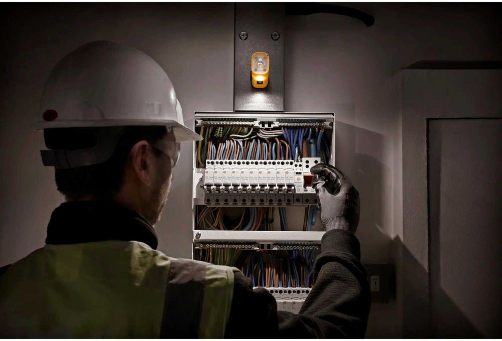 DeWALT DCL183 Ліхтар світлодіодний акумуляторний 3.6В