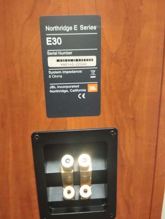 Продам акустические колонки  JBL Е30