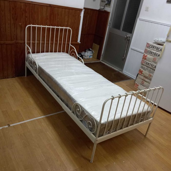 Cama criança extensível com estrado e colchão - IKEA