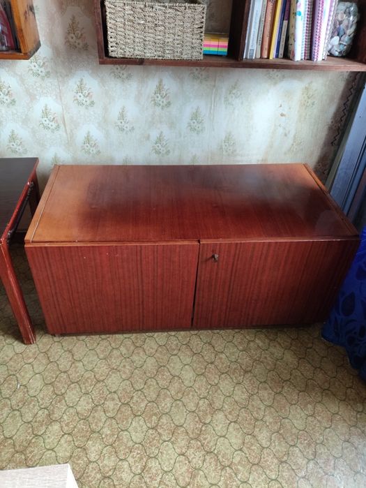 Шафа / тумба під тв / дерев'яна / столик / шкафчик