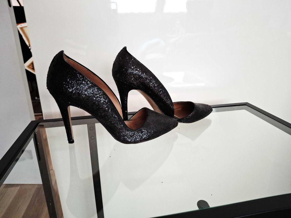 Stradivarius czarne eleganckie szpilki brokatowe rozmiar 38