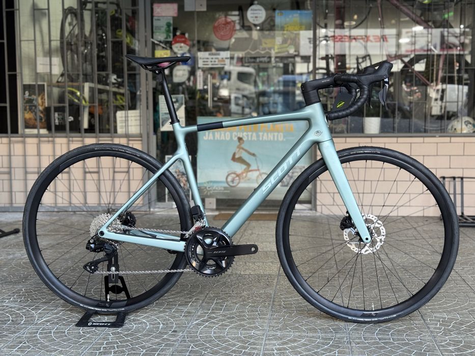 Estrada Scott Addict 40 shimano 105 di2