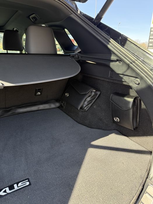 Продаж LEXUS RX 350h AWD