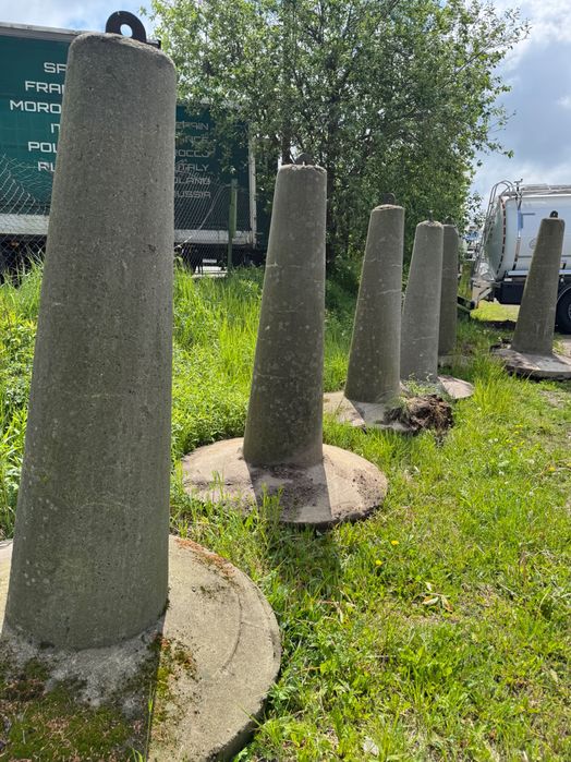 FUNDAMENTY SERII EF betonowe , słupki